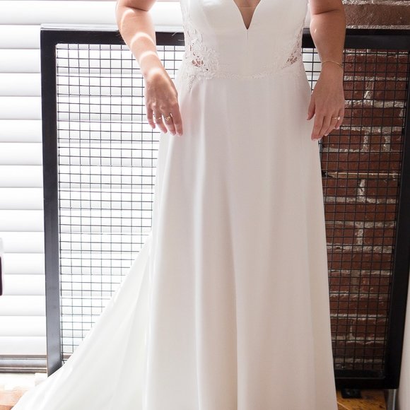 Essense of Australia Wedding Dress - style D3370 - Picture 4 of 8